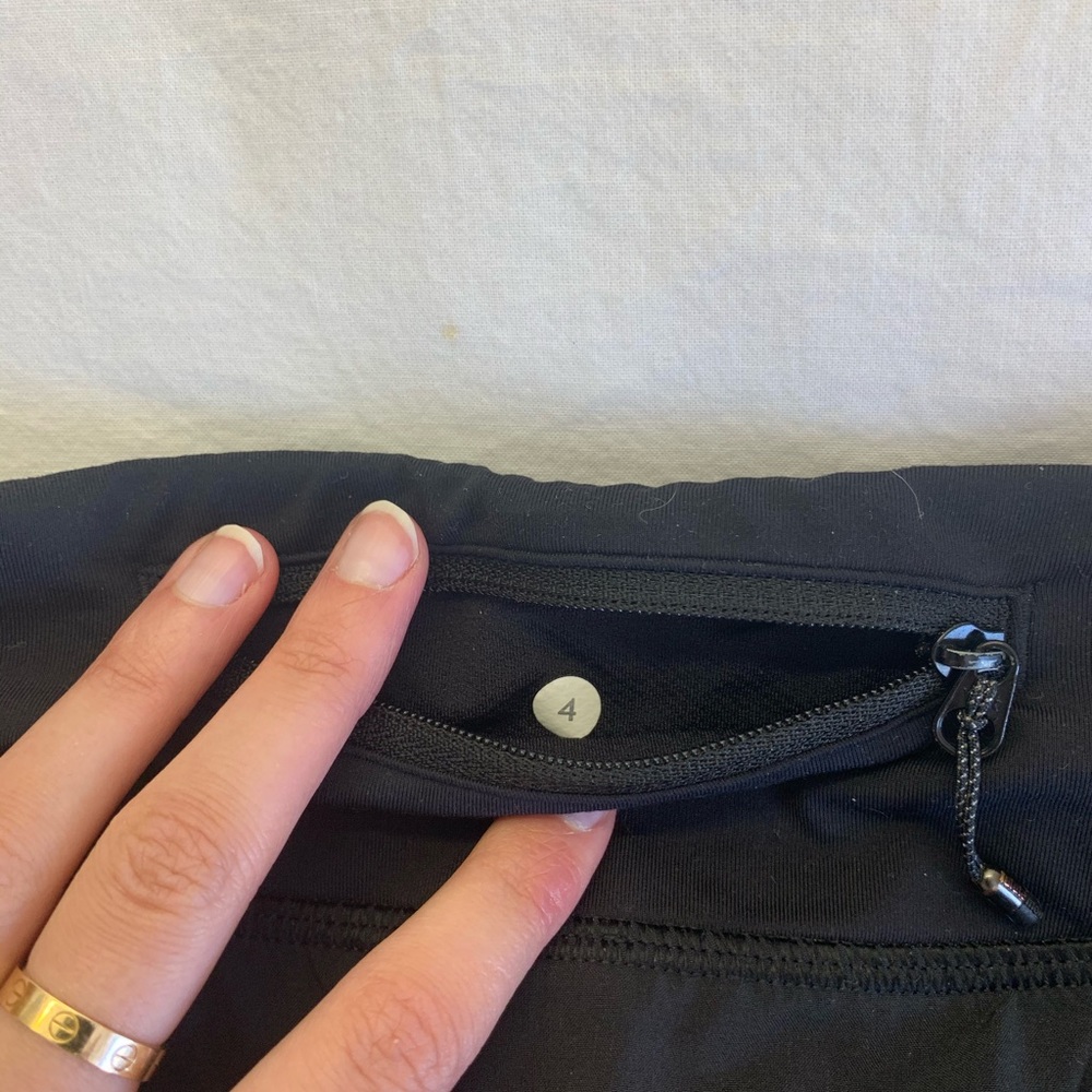 LULULEMON speed up shorts size 4, 2.5” - Picture 3 of 3